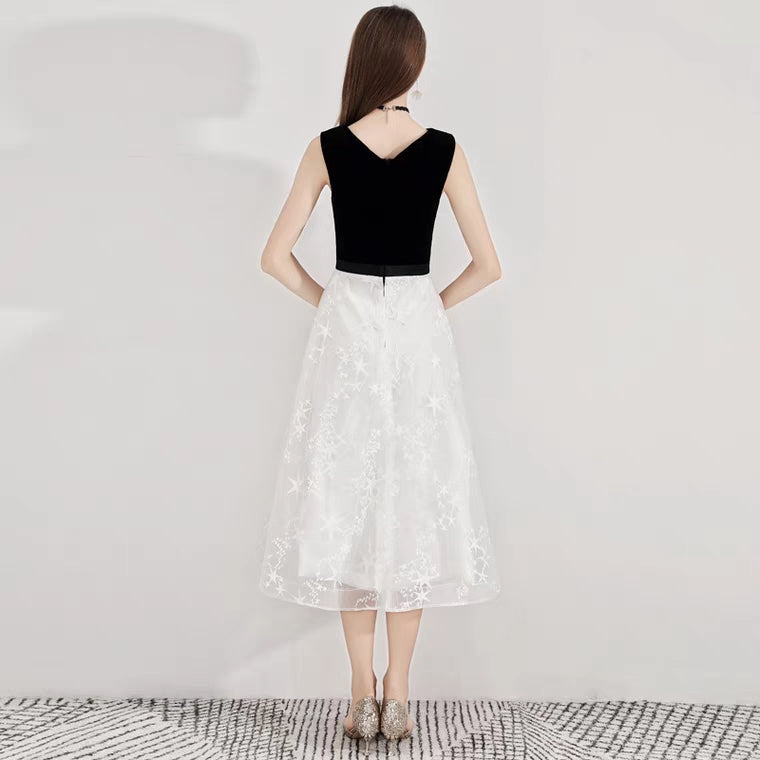 The Ixara Sleeveless White/Black Lace Gown
