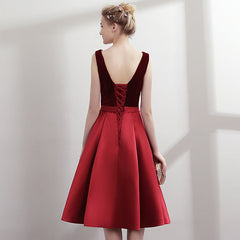 The Ladelle Red Sleeveless Short Gown