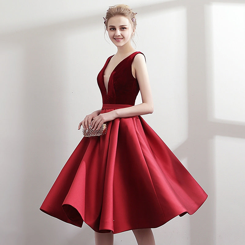 The Ladelle Red Sleeveless Short Gown