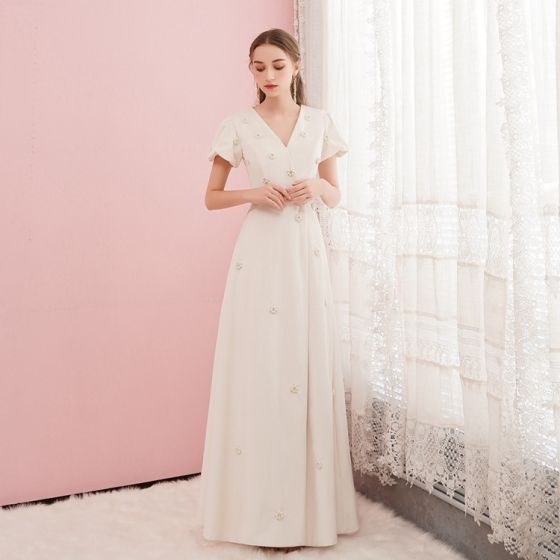 The Velda White / Red Short Sleeve Gown