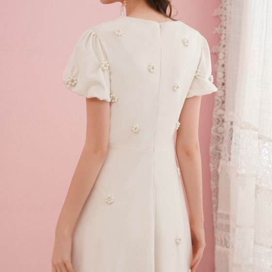The Velda White / Red Short Sleeve Gown