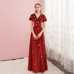 The Velda White / Red Short Sleeve Gown
