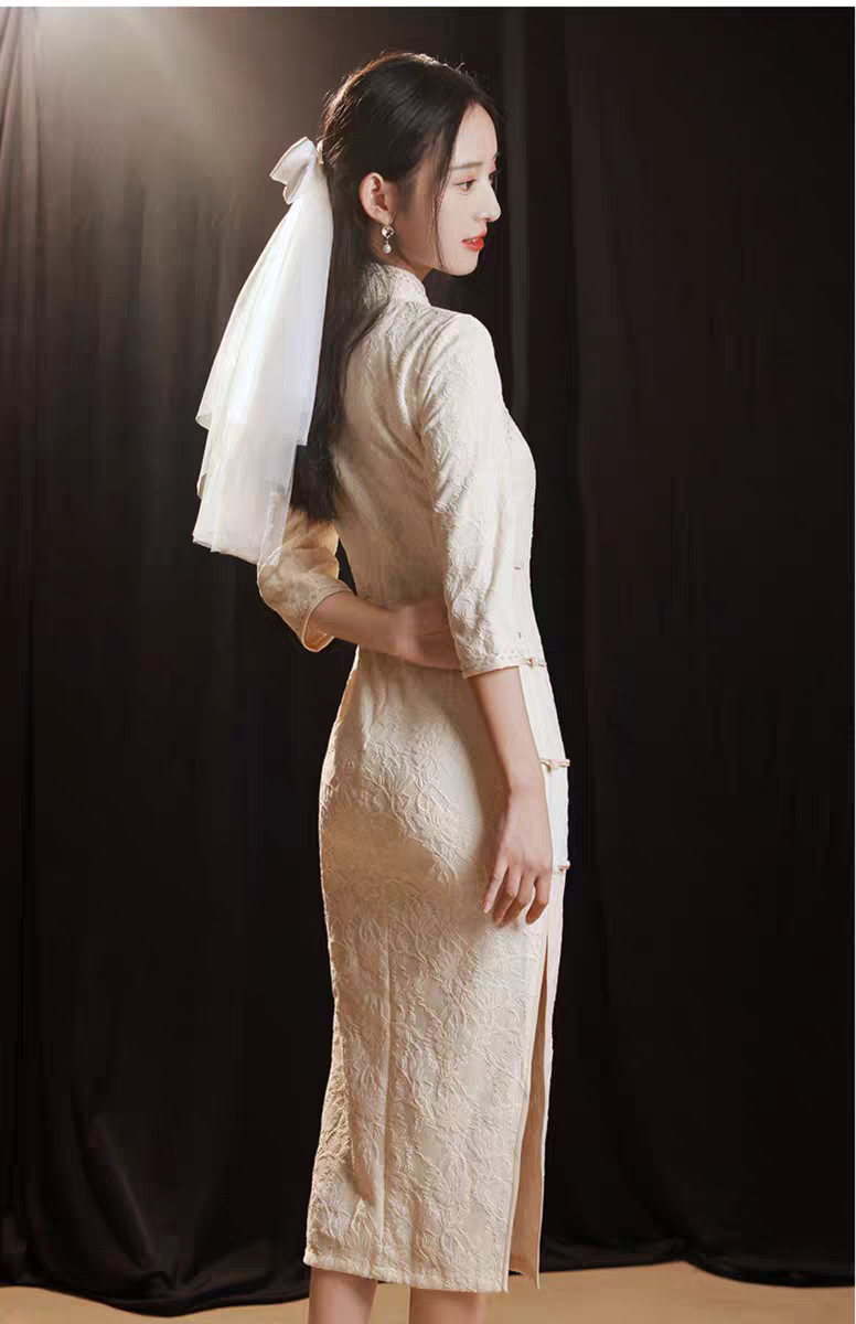 The Silhoue Long Sleeves Cheongsam Gown