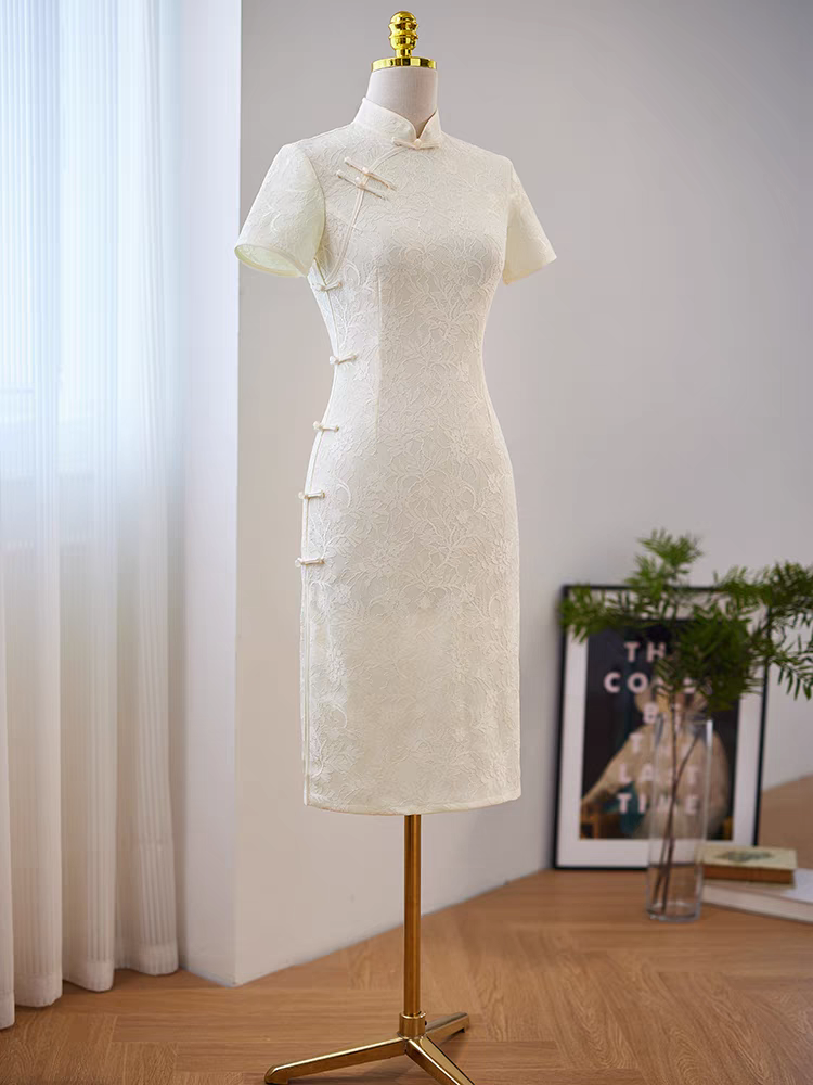 The Velora Sleeveless Cheongsam Gown