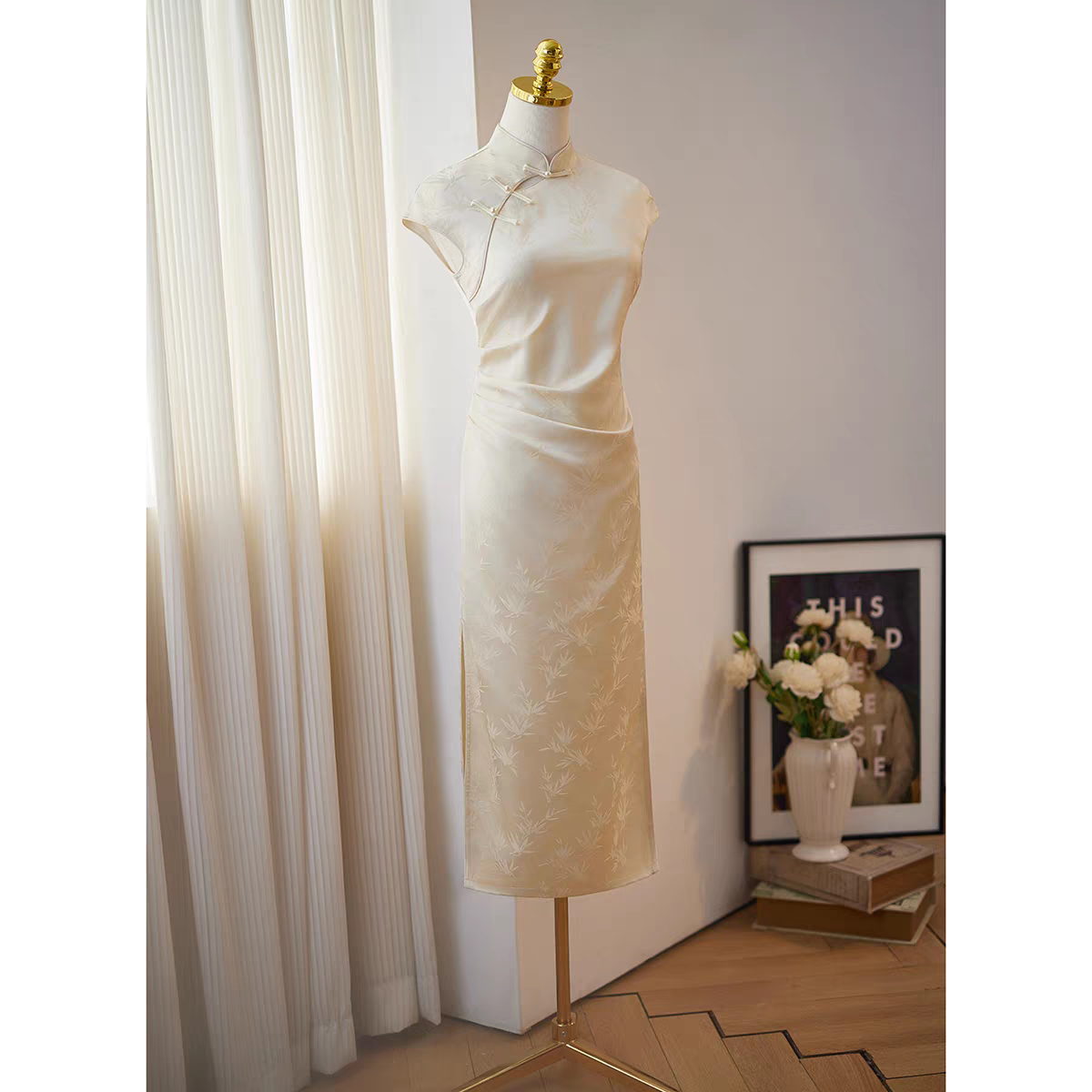 The Solerie Flare Sleeves Cheongsam Gown