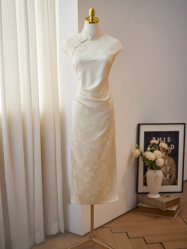 The Solerie Flare Sleeves Cheongsam Gown